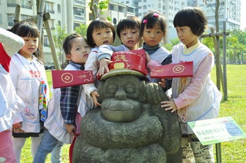猴腮雷文化公園「猴」靈「猴」現(圖)