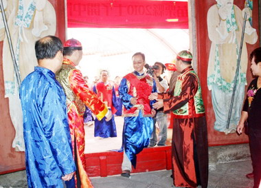 苗栗文昌祠開中門 迎士子祭文昌(圖)