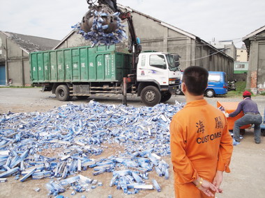 高雄關稅局辦理查扣菸品年度銷毀(圖)