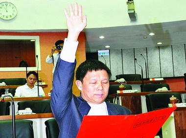 曾萬定遞補南投縣議員 深信司法會還公道(圖)