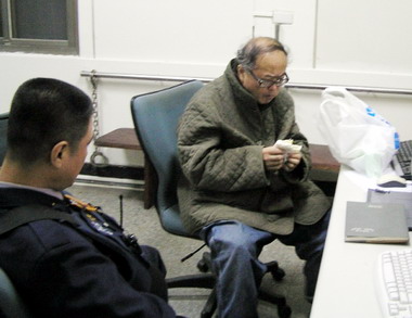 苗縣失智男身懷鉅款流浪遇熱心警送返家(圖)