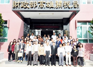 財政記者參訪高雄關稅局(圖)