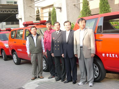 熱心公益大里市農會捐贈三部消防用車(圖)
