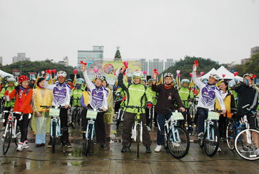 「1919愛走動─單車環台大串連」縣府出發(圖)