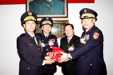 苗栗縣警察局長12/25舉行交接儀式(圖)