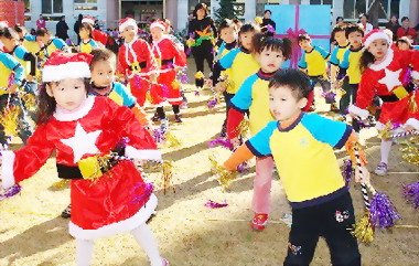斗六市立托兒所辦親子活動(圖)