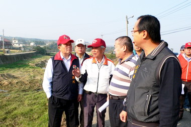 劉政鴻縣長同意增設通霄鎮土城溪北路護欄(圖)