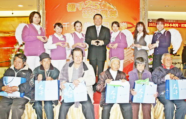 大千醫院院慶 募愛心福袋溫暖獨居老人(圖)