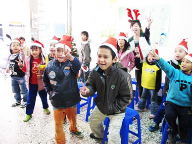 信義家扶彩虹工作站為學童辦聖誕尋寶活動(圖)