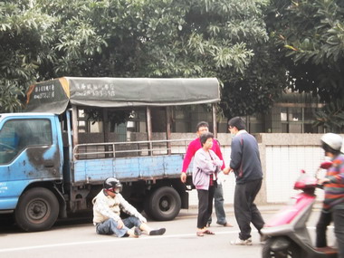中縣大家要注意假車禍真詐財(圖)