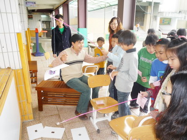 中泰99慶聖誕 送愛心到家扶(圖)