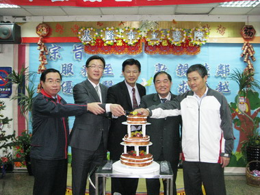 張通榮市長參加市立醫院聖誕節慶祝活動(圖)