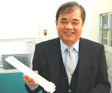 老古董計算尺算出化學工程獎章最高殊榮(圖)