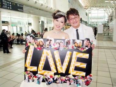 見證愛情高鐵拉近距離(圖)
