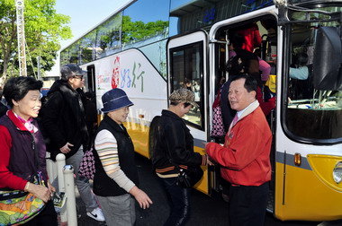 台灣好行與藝人同遊南庄(圖)