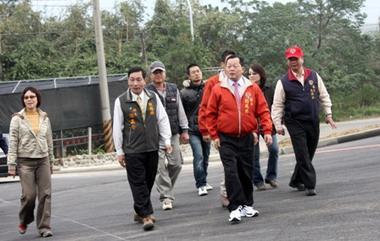 桐花公園新建雙峰山停車場100年元旦啟用(圖)