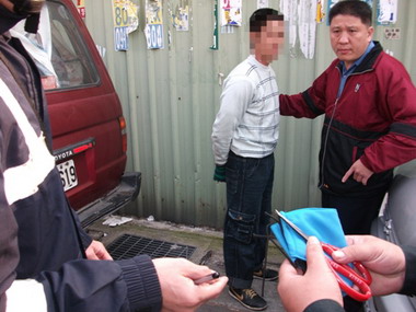 機警員警  破獲連續車內財物竊盜案(圖)