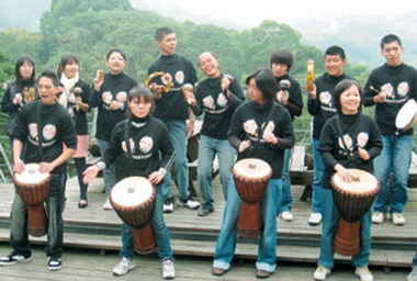 幼安非洲鼓樂團戶外教學很「陽光」(圖)