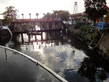 舊濁水溪北斗鎮河濱公園油污 環局展現效率(圖)