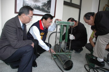 提供瑕疵管造成瓦斯漏氣 邱鏡淳:求償到底(圖)