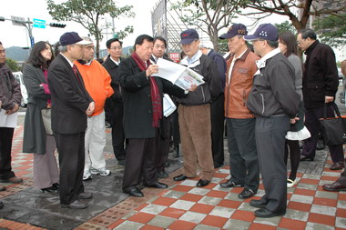 交通部長毛治國會勘竹43線(圖)