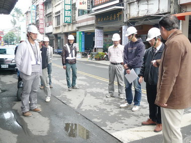 屏東路面回填不平機車騎士常摔跤(圖)
