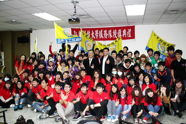 台中弘光科技大學寒假志工服務隊授旗(圖)