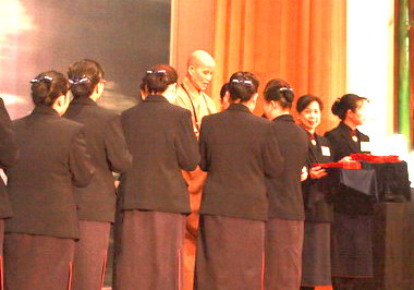 慈濟慈誠委員受證暨歲末感恩會今天上場(圖)