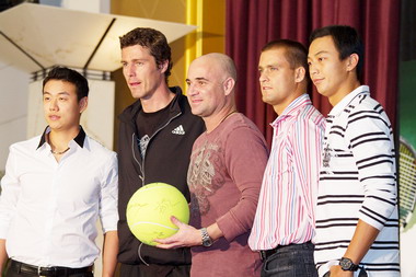 五夢幻球星抵達高雄場傳奇再現(圖)