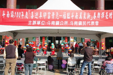 斗南公所辦揮毫贈春聯活動(圖)