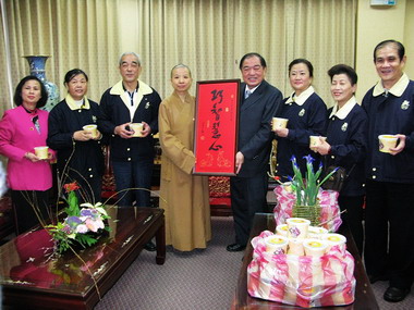 佛光會贈市府臘八粥推動三好運動(圖)