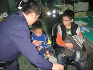 男童超商前走失、頭份警積極協助返家(圖)