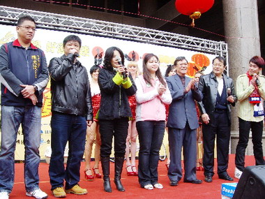 2011一中商圈年貨大街開賣(圖)
