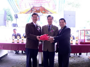 南投滑船委員會新卸任主委交接(圖)