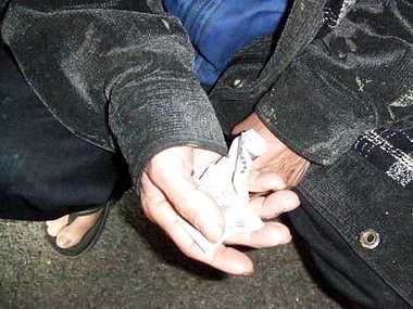 男子偷竊路邊車輛財物警埋伏逮賊(圖)