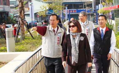 黃敏惠視察先期交通轉運中心營運狀況(圖)