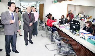 賴清德視察仁德區公所探訪民意(圖)