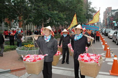 《全國客家日 歡喜寮天穿》客家踩街活動(圖)