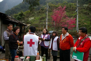紅十字會關懷泰安鄉原住民受災戶(圖)