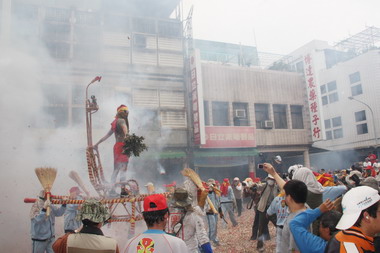 台東炮炸寒單爺今登場(圖)