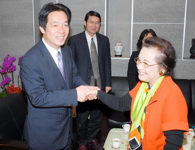 翁倩玉母訪市府賴：翁倩玉擔任觀光大使(圖)