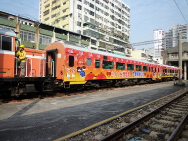 臺鐵局配合台灣燈會加開班車疏運遊客(圖)