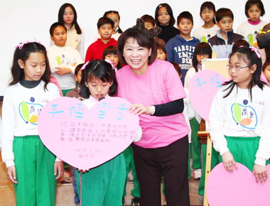 嘉義市敲響友善校園幸福鐘(圖)