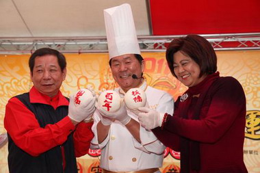 千人搓地瓜湯圓 超大元宵獻媽祖(圖)