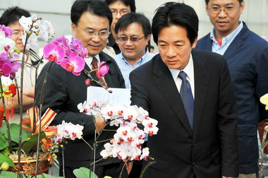 賴清德至後壁區視察台灣蘭花生物科技園區(圖)