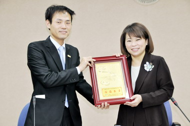 嘉義國際青年商會拜訪黃敏惠(圖)