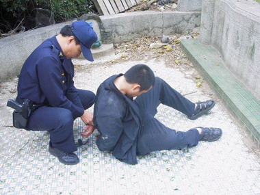 台中闖空門失風躲公墓被逮辯籌父醫藥費(圖)