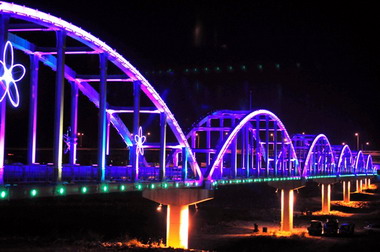 頭屋自來水管橋設全彩夜間LED 夜景迷人(圖)