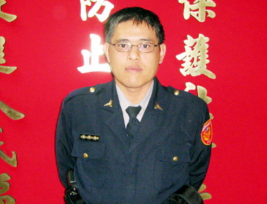 羅東員警貼心護鈔獲民眾讚許(圖)