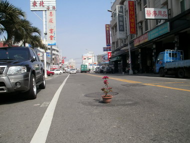 大雅區多處道路坑洞成陷阱(圖)